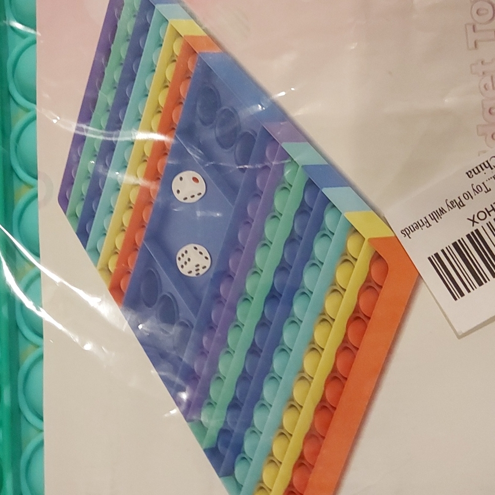 Pop Fidget With Dice - Picture 2 of 3